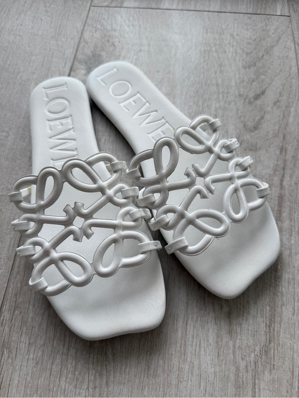 Loewe Sandals White Petal Anagram Slides Sz 39 - Picture 11 of 11